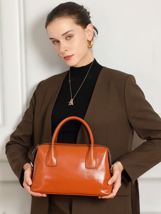 Elova Handcrafted Genuine Leather Crossbody Bag in Black - E749 view 4