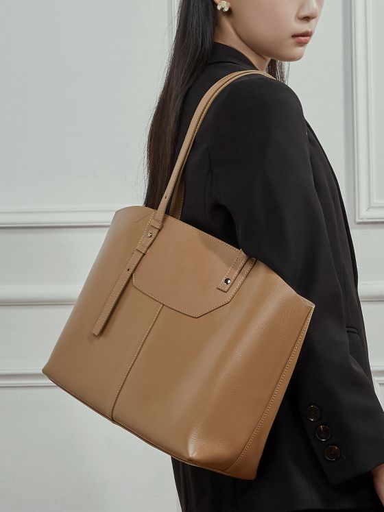 Elova Handcrafted Genuine Leather Tote Bag in Black - E762