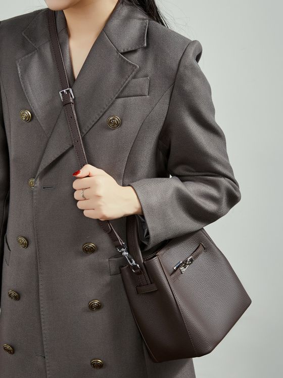 Elova Handcrafted Genuine Leather Crossbody Bag in Black - E781 view 7