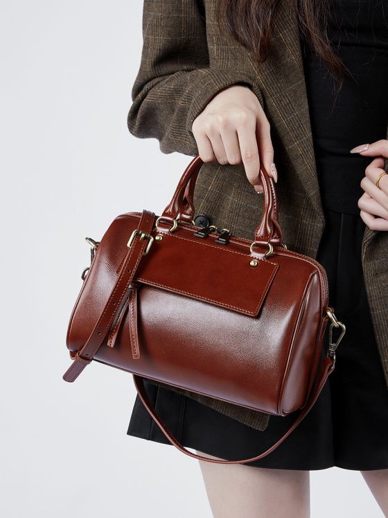 Elova Handcrafted Genuine Leather Crossbody Bag in Black - E492 view 8