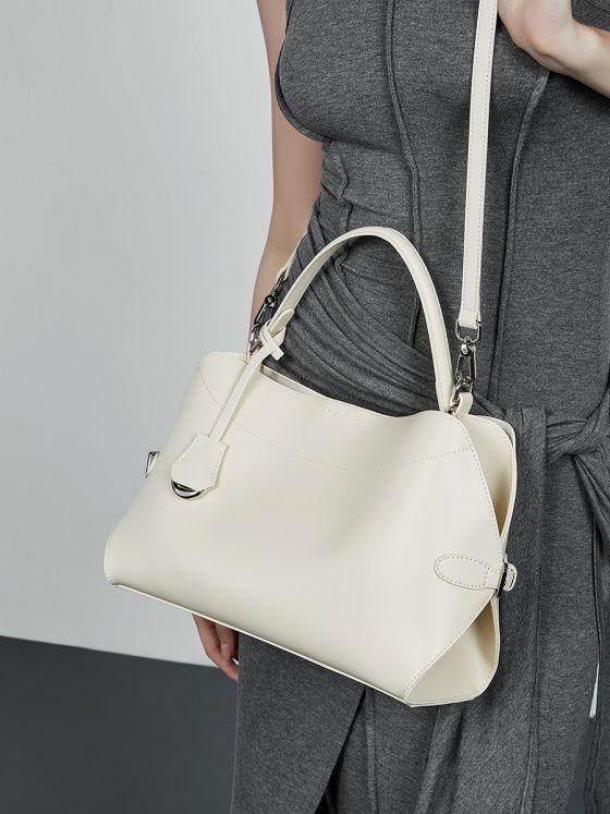 Elova Handcrafted Genuine Leather Crossbody Bag in Black - E661 view 7