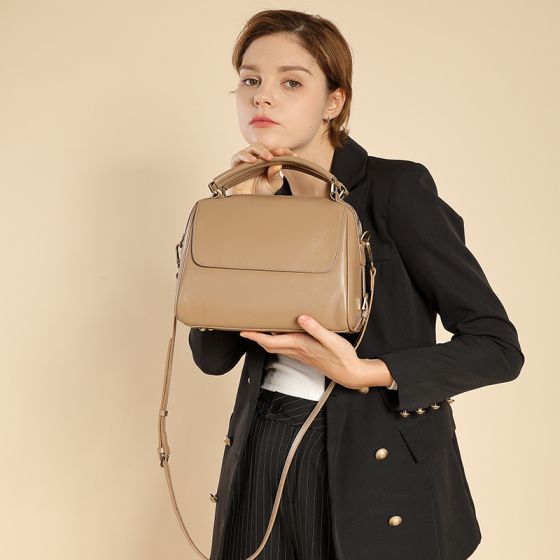 Elova Handcrafted Genuine Leather Crossbody Bag in Black - E497 view 4