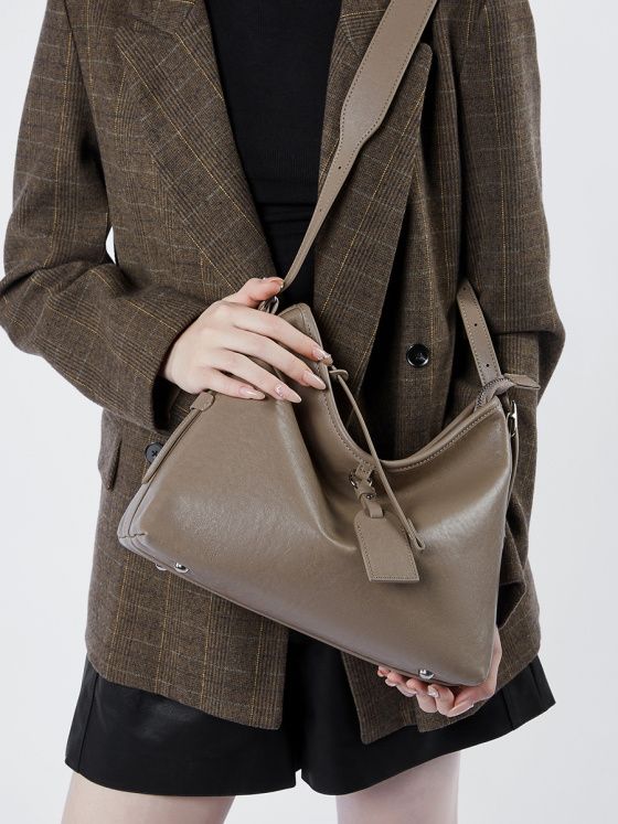 Elova Handcrafted Genuine Leather Crossbody Bag in Black - E491 view 6