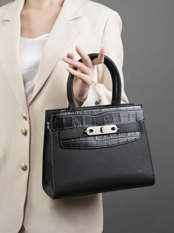 Elova Handcrafted Genuine Leather Crossbody Bag in Black - E444