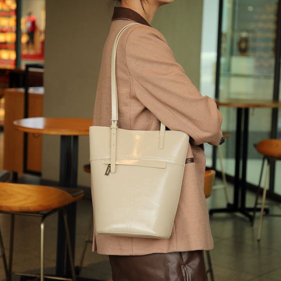 Elova Handcrafted Genuine Leather Tote Bag in Black - E190 view 3