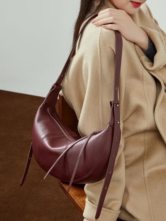 Elova Handcrafted Genuine Leather Crossbody Bag in Black - E780