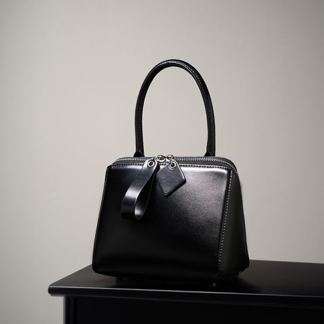 Elova Handcrafted Genuine Leather Crossbody Bag in Black - E354 view 7