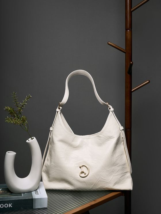 Elova Handcrafted Genuine Leather Crossbody Bag in Black - E207 view 6