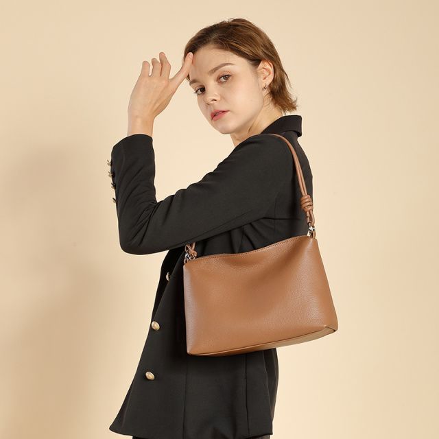 Elova Handcrafted Genuine Leather Crossbody Bag in Black - E503 view 8