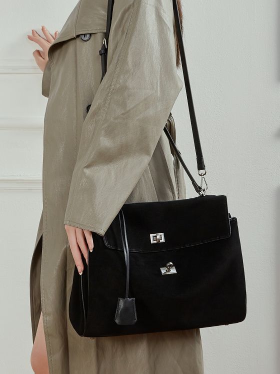 Elova Handcrafted Genuine Leather * Crossbody Bag in Black - E783