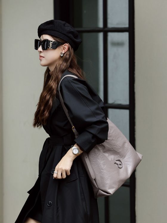 Elova Handcrafted Genuine Leather Crossbody Bag in Black - E207 view 3