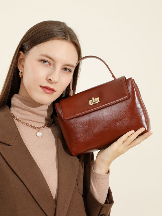 Elova Handcrafted Genuine Leather Crossbody Bag in Black - E556 view 4