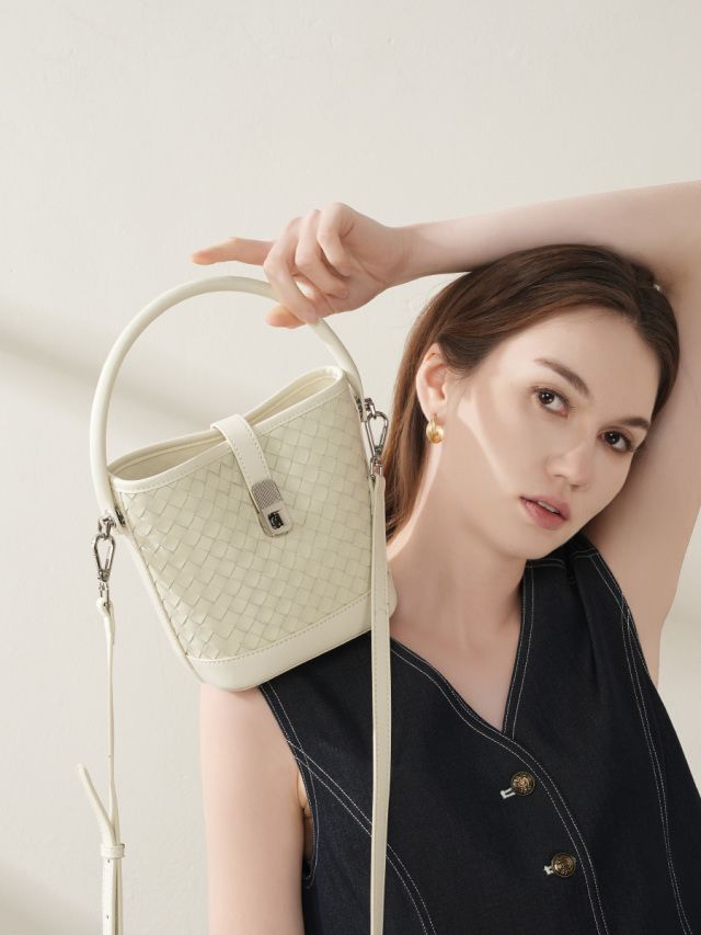 Elova Handcrafted Genuine Leather Bag in Black - E608 view 8