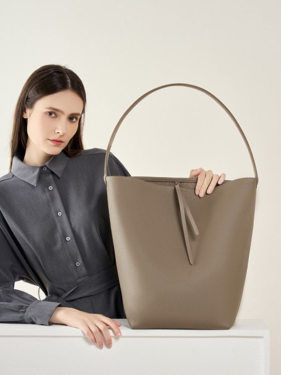 Elova Handcrafted Genuine Leather Tote Bag in Black - E462 view 3