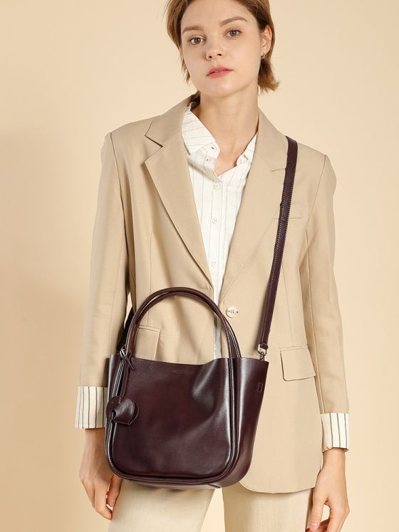 Elova Handcrafted Genuine Leather Crossbody Bag in Black - E502