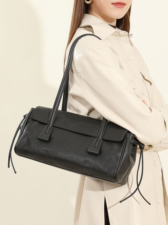 Elova Handcrafted Genuine Leather Bag in Black - E569