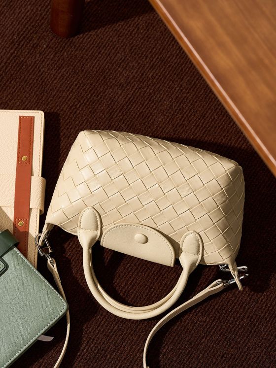 Elova Handcrafted Genuine Leather Crossbody Bag in Black - E421 view 5