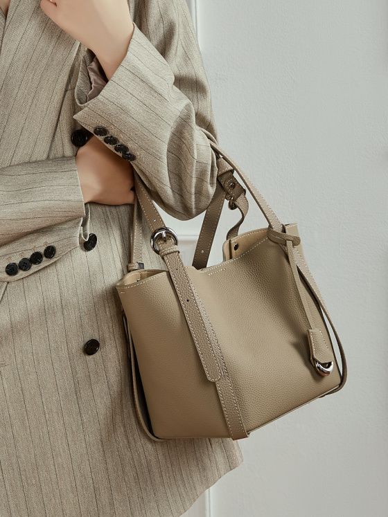 Elova Handcrafted Genuine Leather Tc Bag in Black - E776 view 8