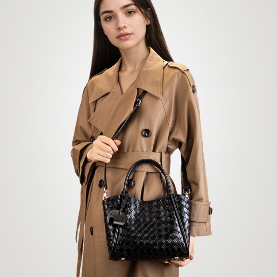 Elova Handcrafted Genuine Leather Crossbody Bag in Black - E721