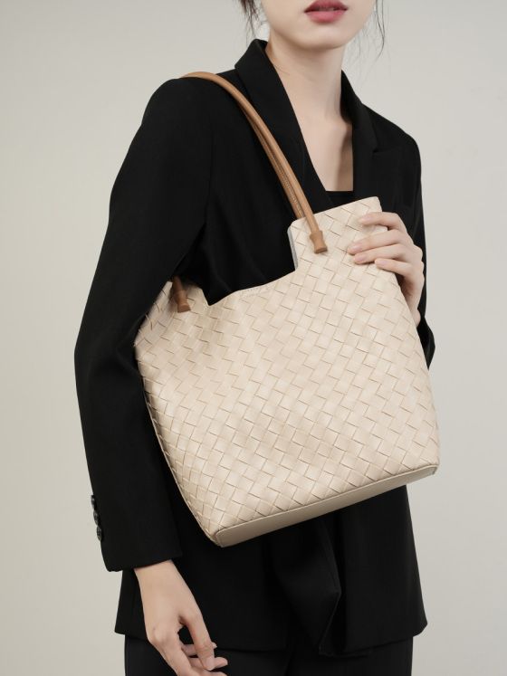 Elova Handcrafted Genuine Leather Tote Bag in Black - E431 view 6