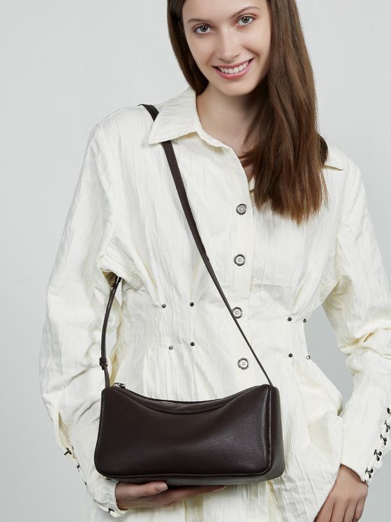 Elova Handcrafted Genuine Leather Crossbody Bag in Black - E643 view 4