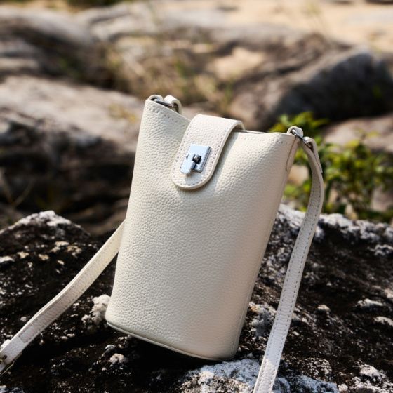 Elova Handcrafted Genuine Leather Crossbody Bag in Black - E620 view 4