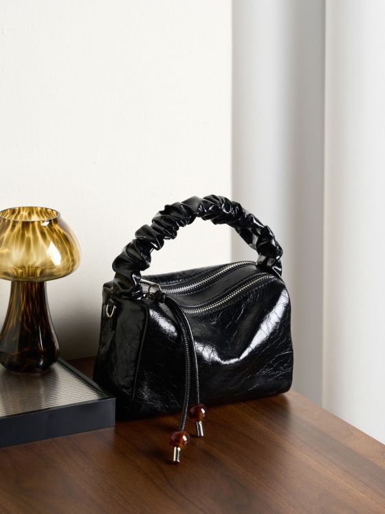 Elova Handcrafted Genuine Leather Crossbody Bag in Black - E473 view 7