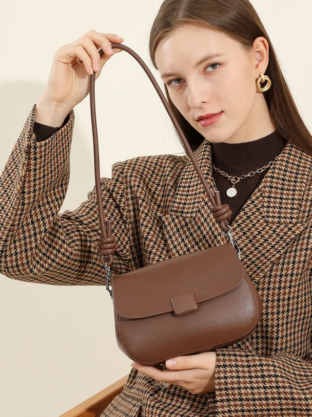 Elova Handcrafted Genuine Leather Crossbody Bag in Black - E557 view 7