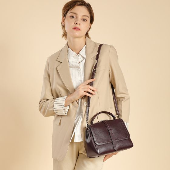 Elova Handcrafted Genuine Leather Crossbody Bag in Black - E496