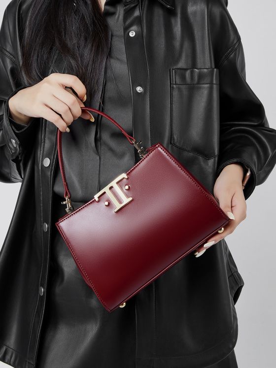 Elova Handcrafted Genuine Leather Crossbody Bag in Black - E560 view 3