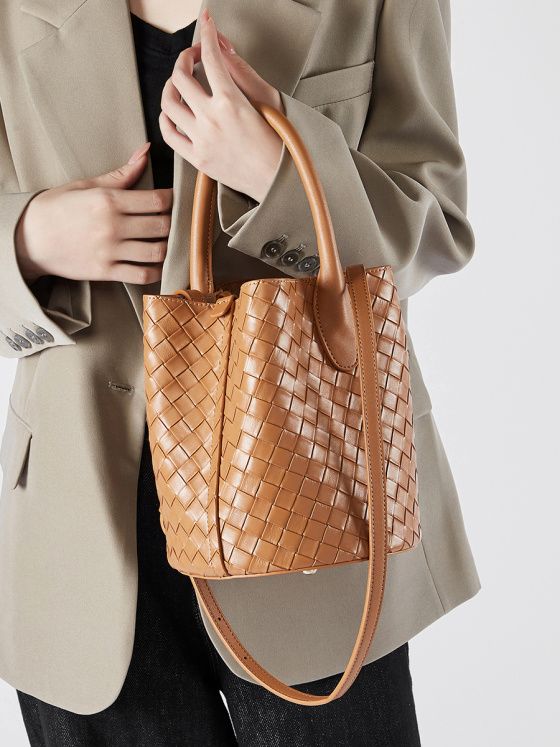 Elova Handcrafted Genuine Leather Crossbody Bag in Black - E486 view 8