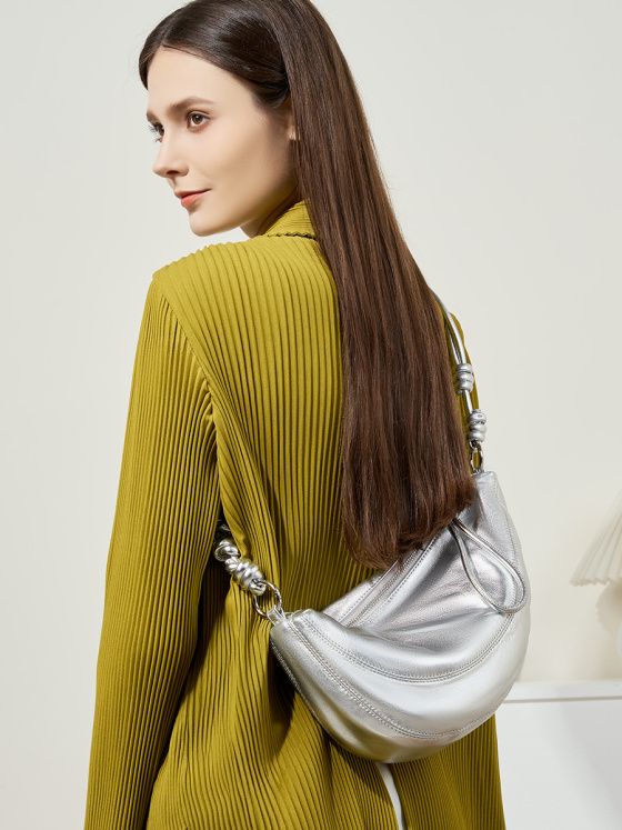 Elova Handcrafted Genuine Leather Crossbody Bag in Black - E427