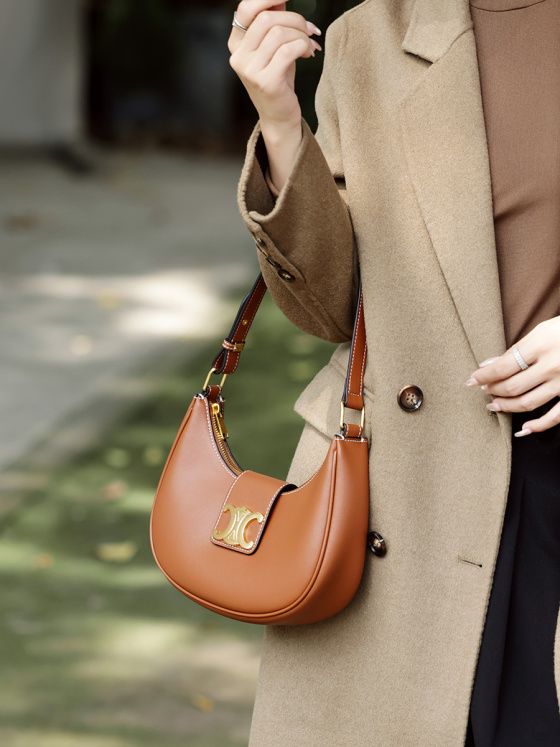 Elova Handcrafted Genuine Leather Crossbody Bag in Black - E210 view 3