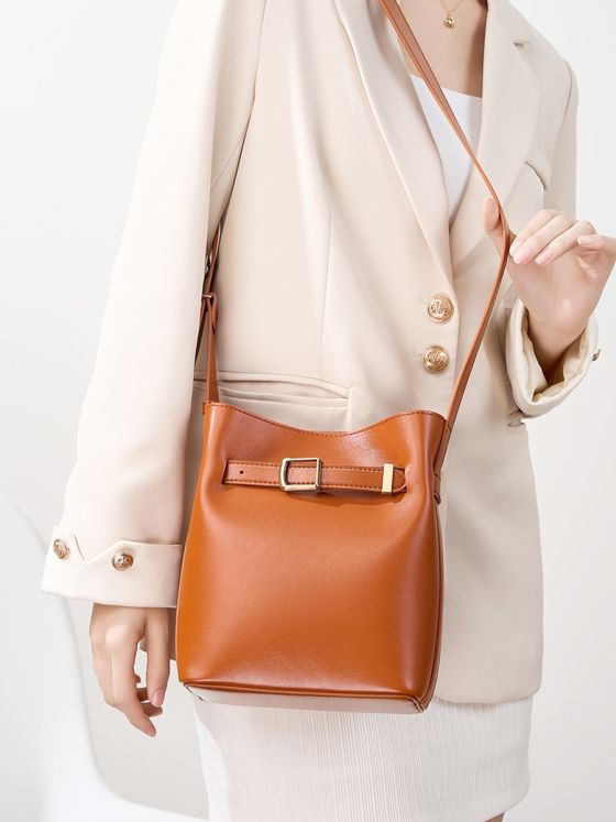 Elova Handcrafted Genuine Leather Crossbody Bag in Black - E640 view 4