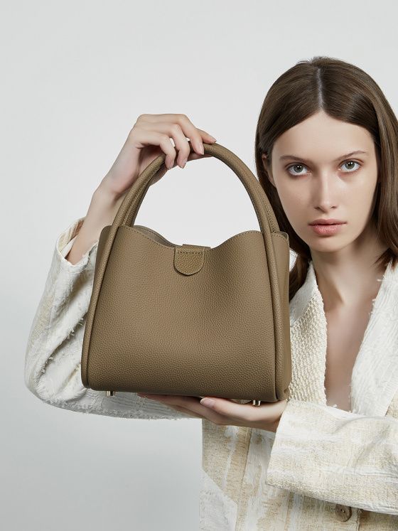 Elova Handcrafted Genuine Leather Crossbody Bag in Black - E628 view 6