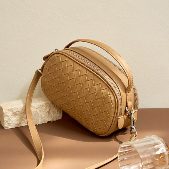 Elova Handcrafted Genuine Leather Crossbody Bag in Black - E422 view 4