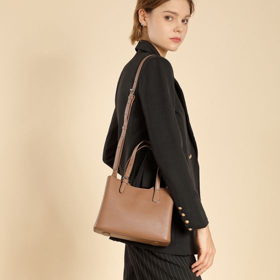 Elova Handcrafted Genuine Leather Crossbody Bag in Black - E500 view 3