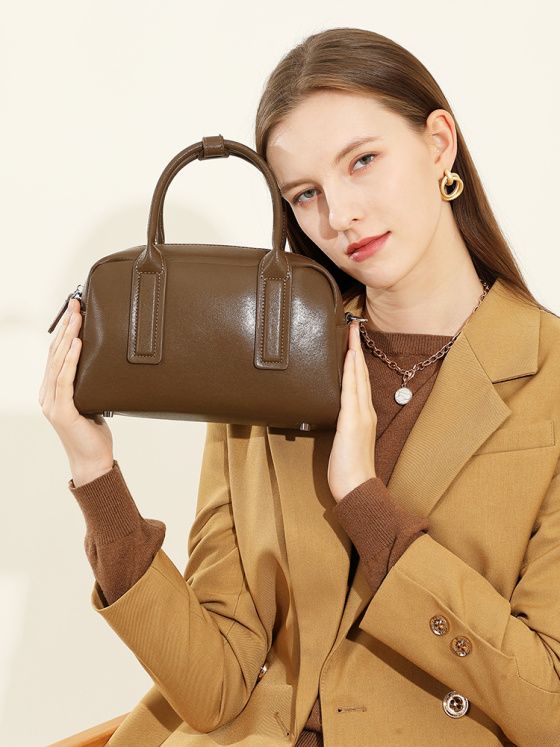 Elova Handcrafted Genuine Leather Crossbody Bag in Black - E576 view 4