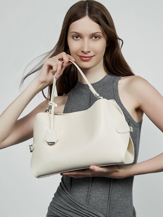 Elova Handcrafted Genuine Leather Crossbody Bag in Black - E661 view 4