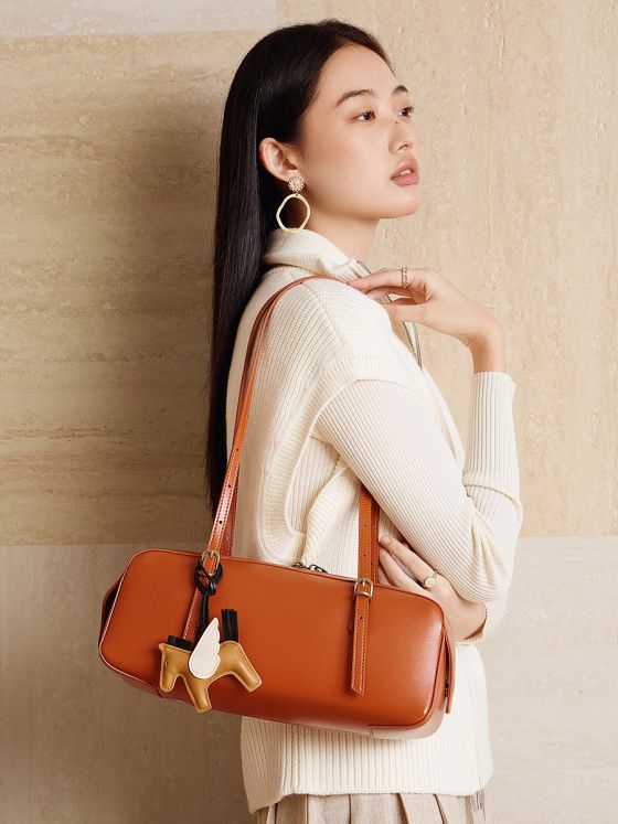 Elova Handcrafted Genuine Leather Bag in Black - E740 view 3