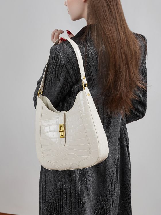 Elova Handcrafted Genuine Leather Bag in Black - E819 view 5