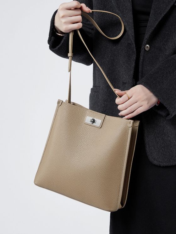 Elova Handcrafted Genuine Leather Crossbody Bag in Black - E490 view 5