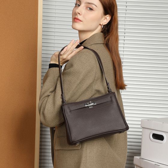 Elova Handcrafted Genuine Leather Crossbody Bag in Black - E534 view 3