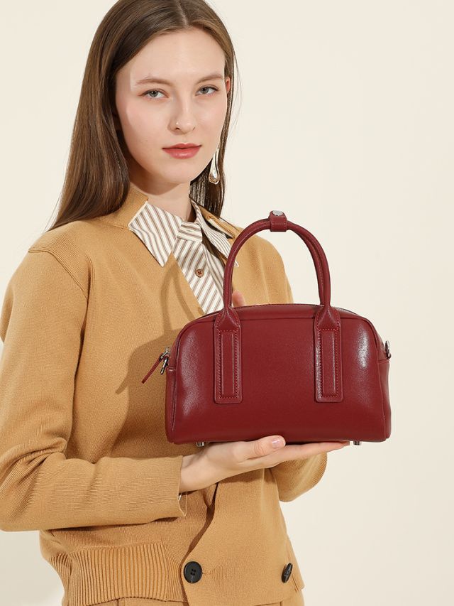 Elova Handcrafted Genuine Leather Crossbody Bag in Black - E576 view 6