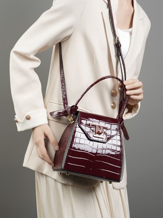 Elova Handcrafted Genuine Leather Crossbody Bag in Black - E449 view 2