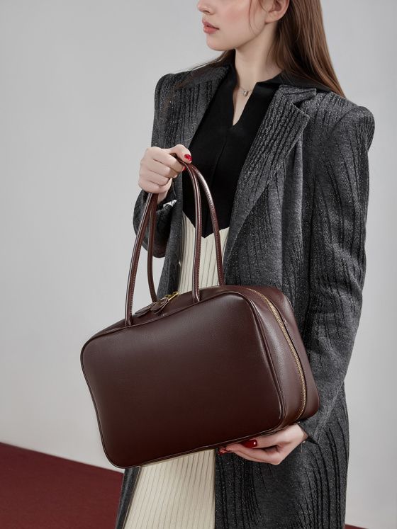 Elova Handcrafted Genuine Leather Bag in Black - E813 view 3