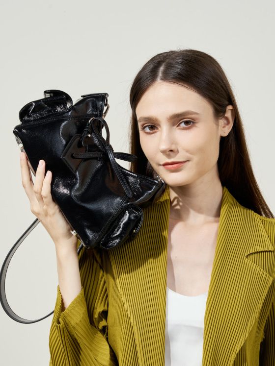 Elova Handcrafted Genuine Leather Crossbody Bag in Black - E470 view 2