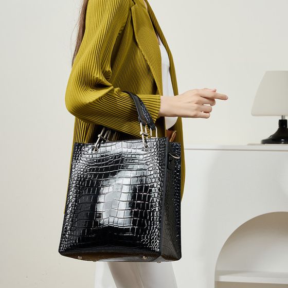 Elova Handcrafted Genuine Leather Crossbody Bag in Black - E441 view 3