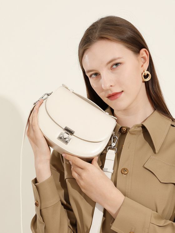 Elova Handcrafted Genuine Leather Crossbody Bag in Black - E622 view 6