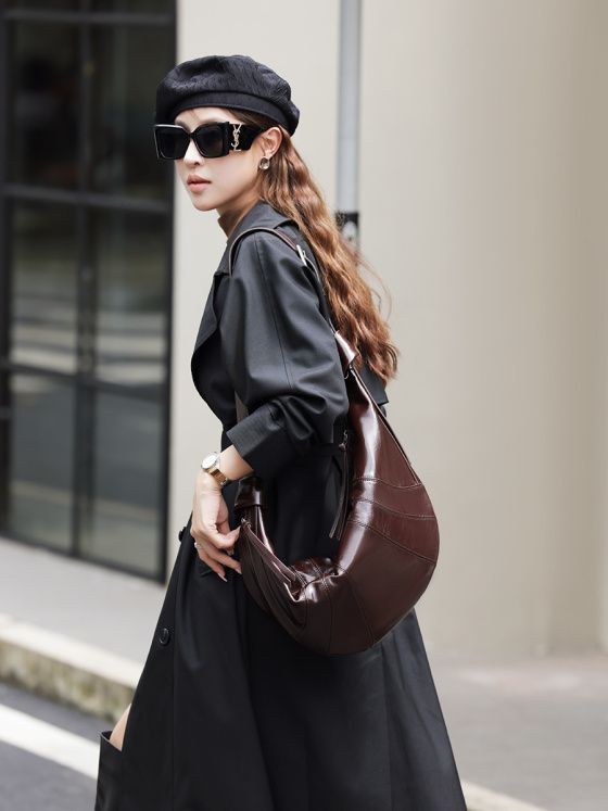 Elova Handcrafted Genuine Leather Crossbody Bag in Black - E208